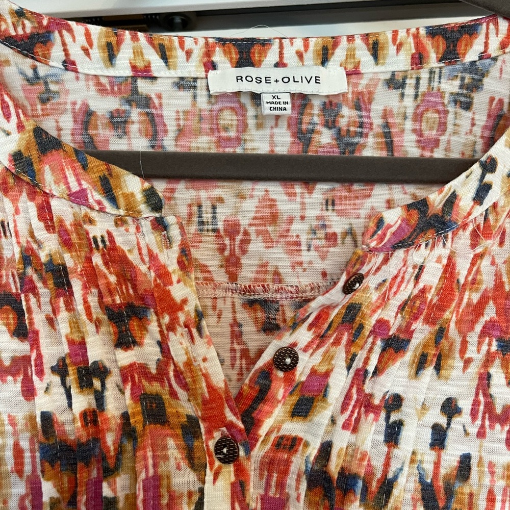 Women’s blouse.  Size XL.